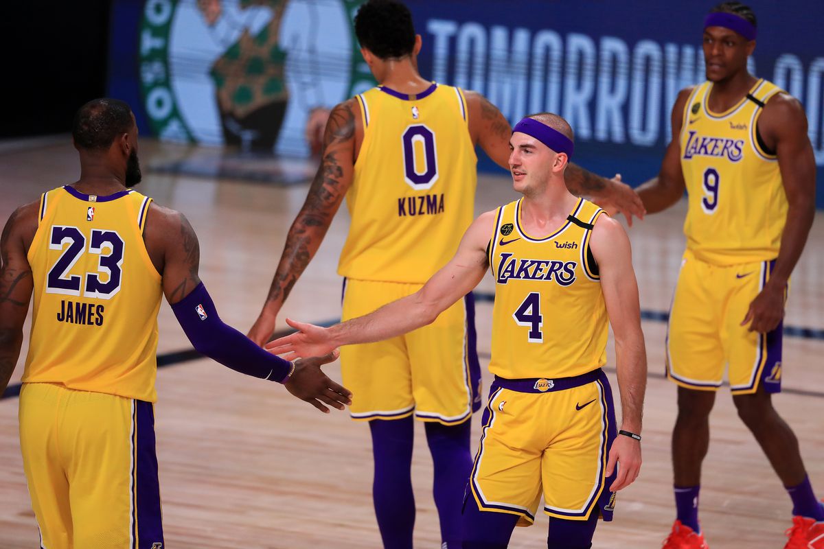 Lakers, casi sin problemas