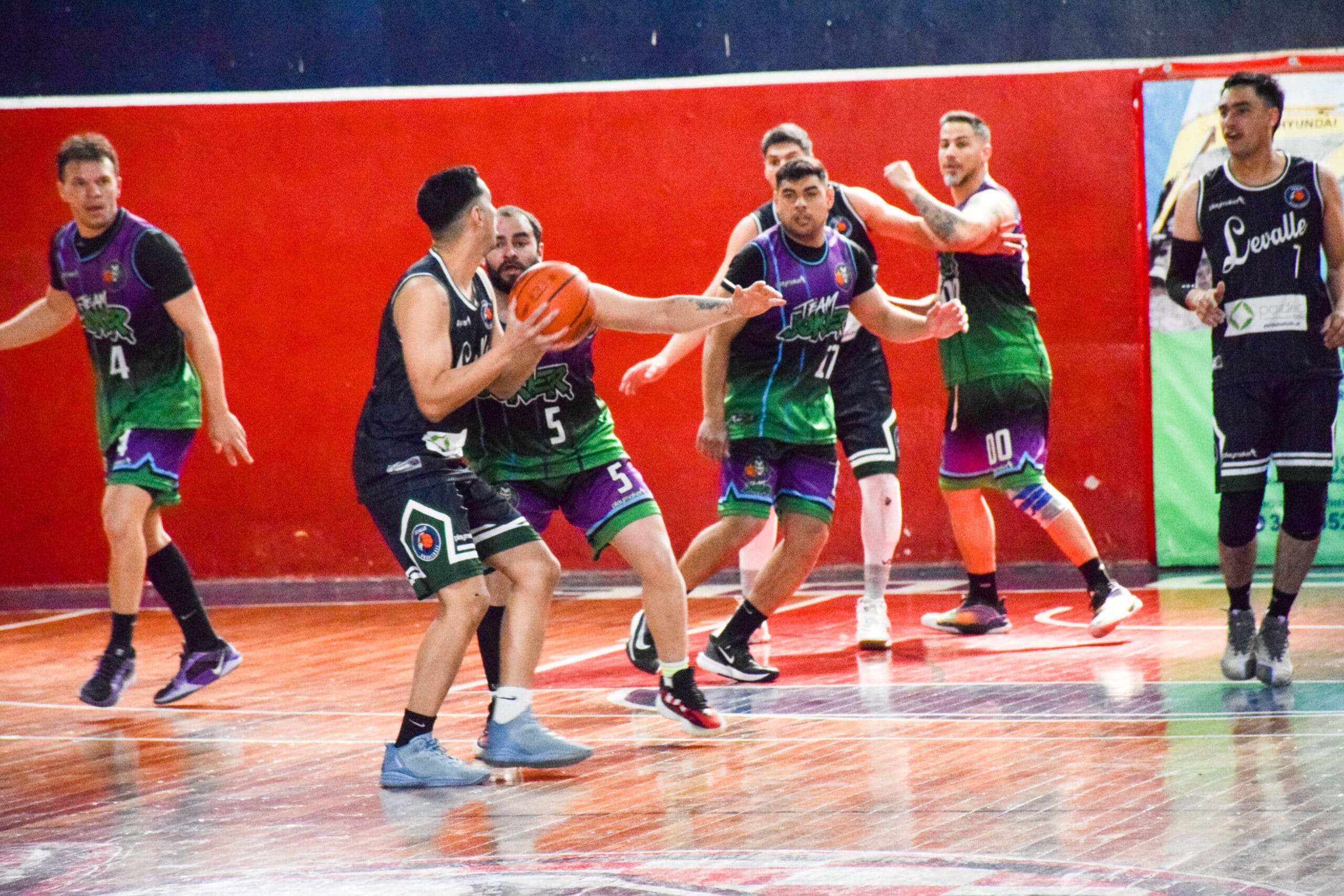 Se definen las posiciones y los cruces en la Zona B